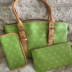 NEW! Lime Green Dooney and Bourke Satchel Handbag with pouch and eyeglasses case